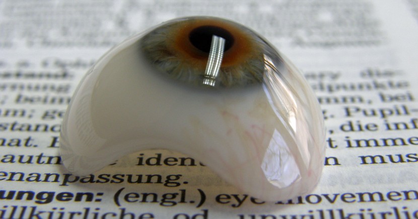 Ocular prosthesis made of glass